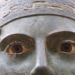 הרכב מדלפי, פסל ברונזה, 1.80 מ', 470 לפנה"ס, במוזיאון בדלפי https://commons.wikimedia.org/wiki/File:AurigaDelfi.jpg
